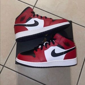 Jordan 1 mid gs